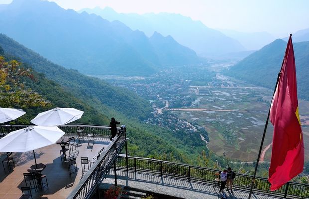 Mai Chau flagpole